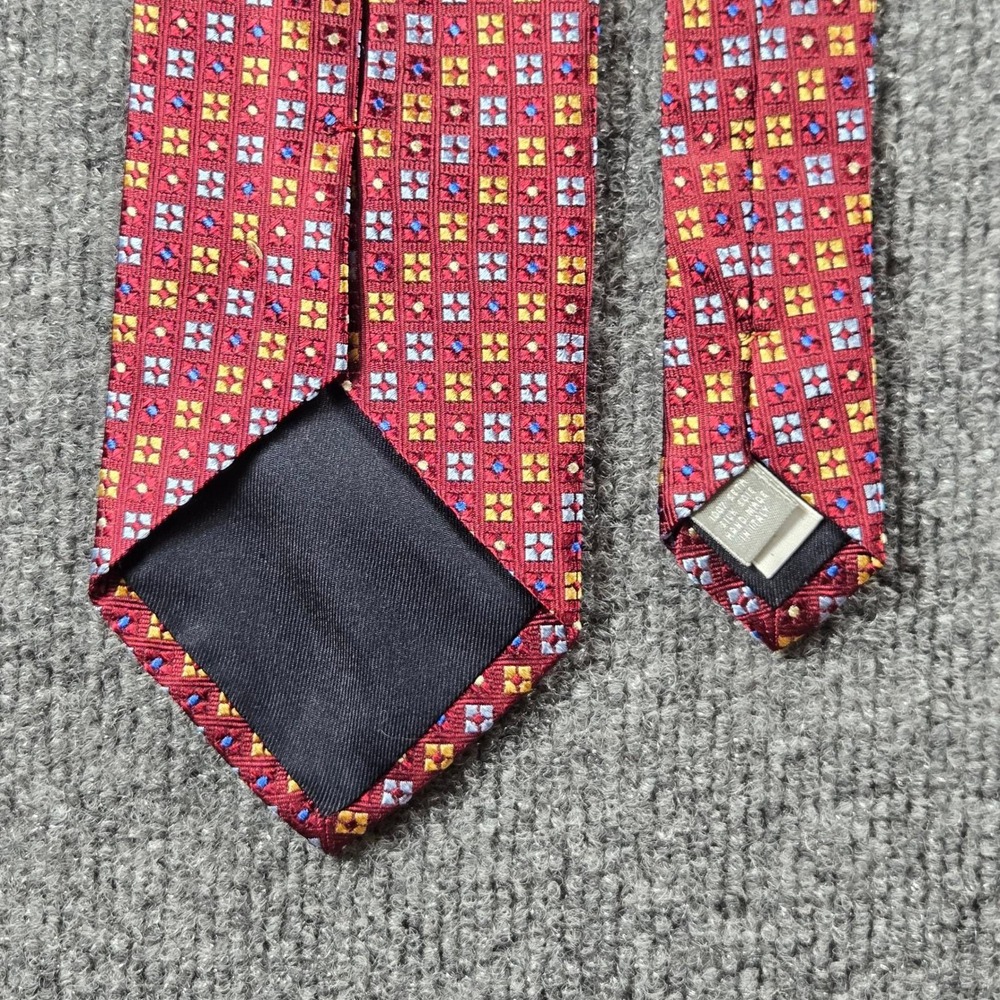 Barneys New York Tie Mens OS ReD Silk Geometric Medallion Italy (T2)